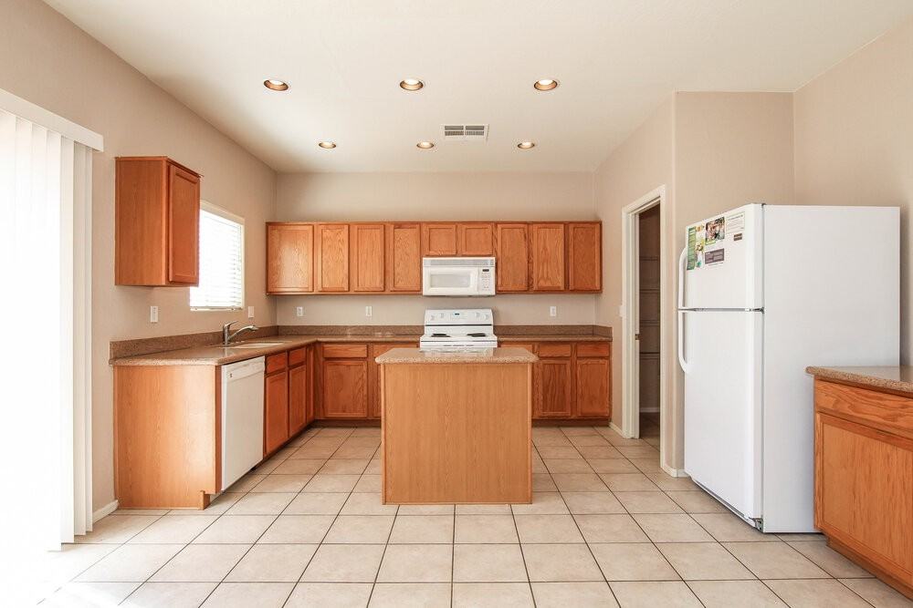16865 W Rimrock St - Photo 3 of 15
