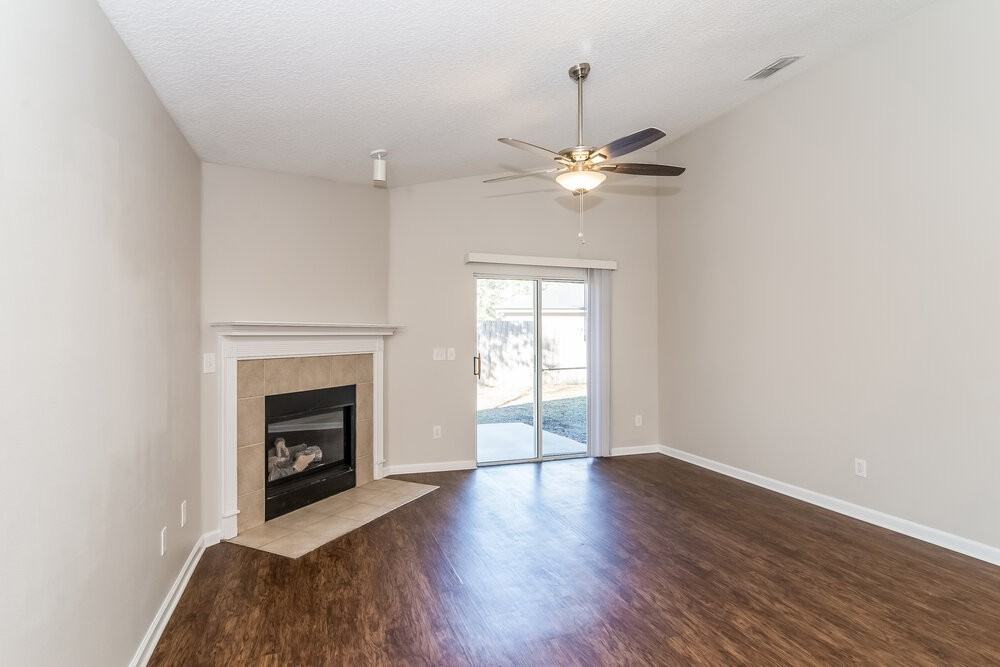 10707 Sandy Oaks Dr - Photo 2 of 15