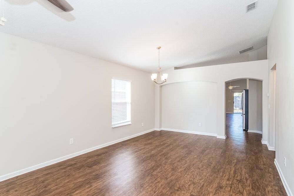 10707 Sandy Oaks Dr - Photo 3 of 15