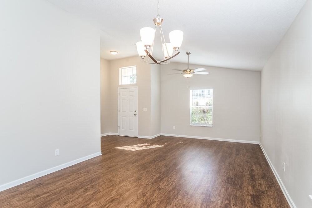 10707 Sandy Oaks Dr - Photo 4 of 15