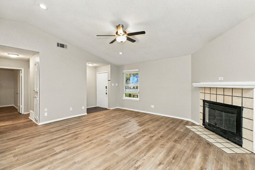 1032 W Hills Ter - Photo 4 of 16