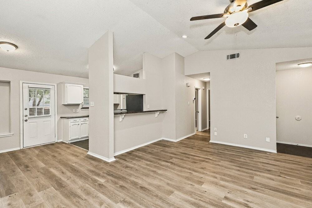1032 W Hills Ter - Photo 5 of 16