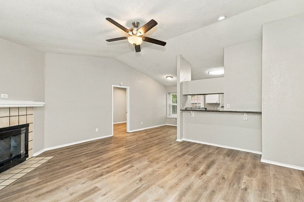 1032 W Hills Ter - Photo 6 of 16