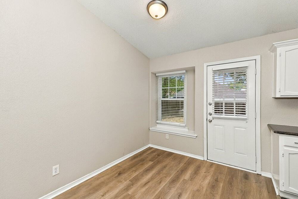 1032 W Hills Ter - Photo 7 of 16