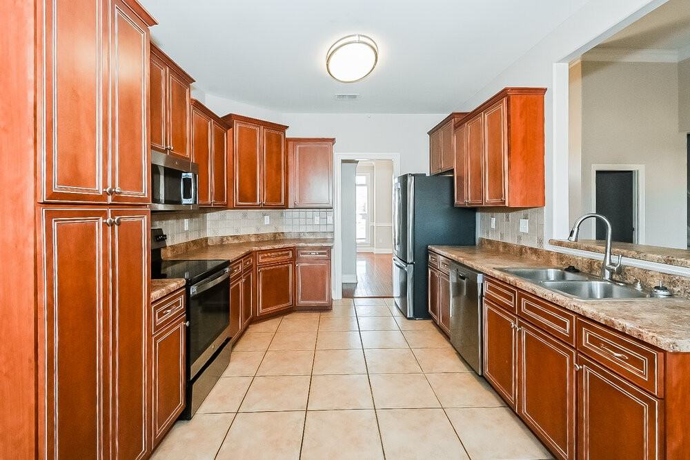 4929 Rosebrook Cir W - Photo 7 of 17