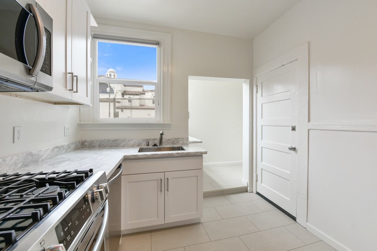 60 Woodward St #60 - Photo 3 of 17