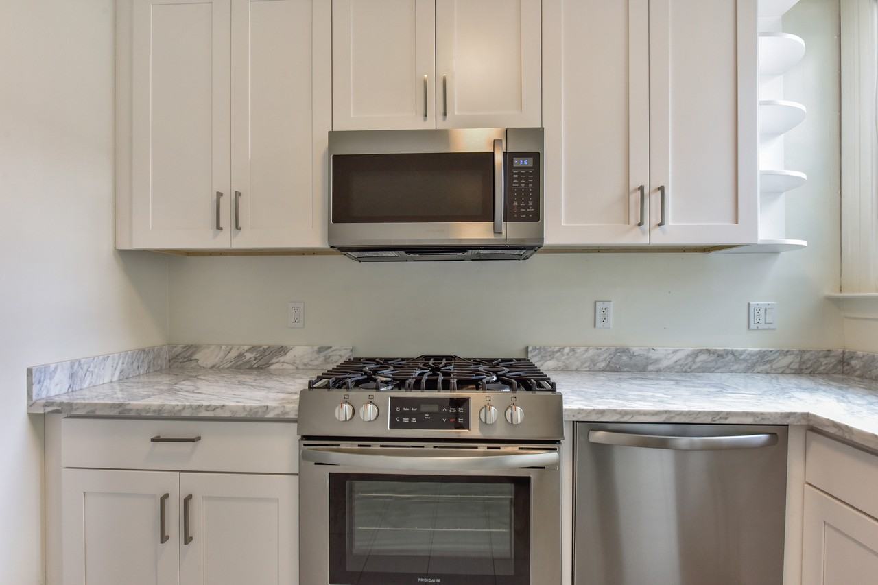 60 Woodward St #60 - Photo 4 of 17