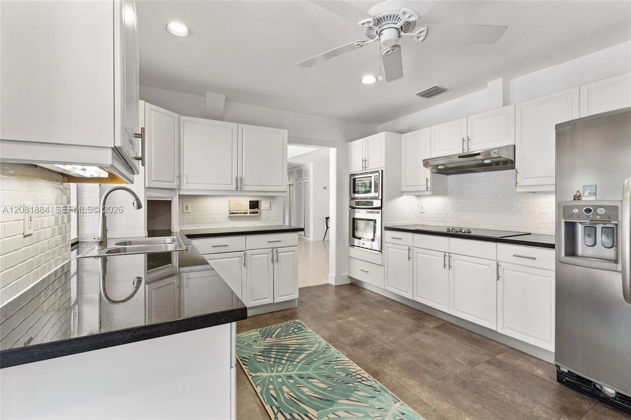 14645 Southwest 83rd Avenue - Photo 6 of 26
