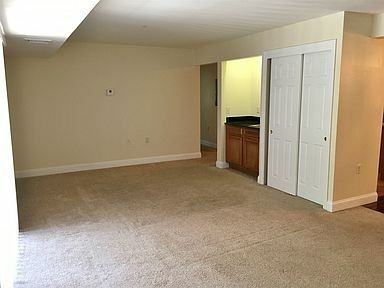 99 Mammoth Rd - Photo 3 of 36