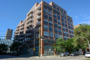 featured image of 933 W Van Buren St #821