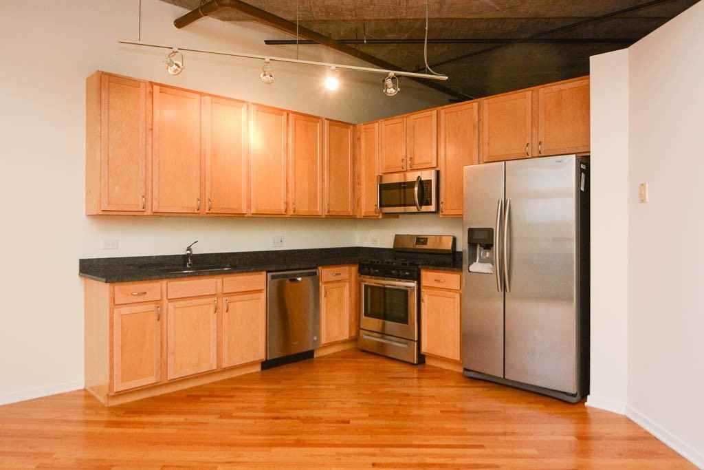 933 W Van Buren St #821 - Photo 3 of 21