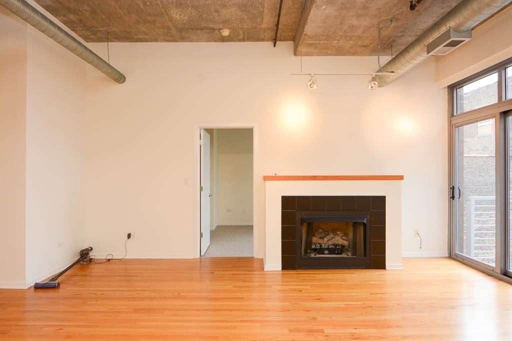933 W Van Buren St #821 - Photo 6 of 21