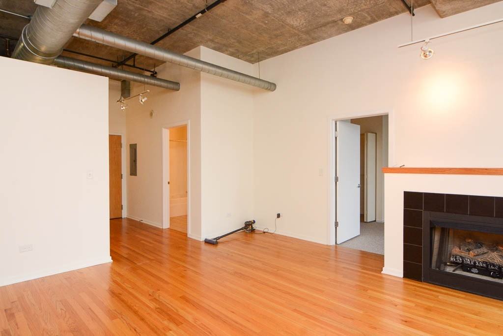 933 W Van Buren St #821 - Photo 7 of 21