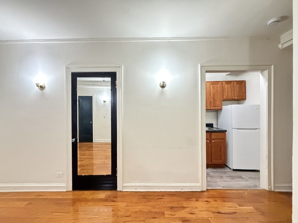 917 W Eastwood Ave #107 - Photo 2 of 21