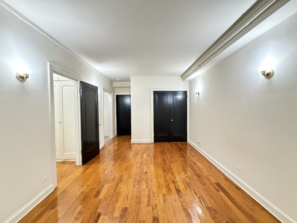917 W Eastwood Ave #107 - Photo 7 of 21