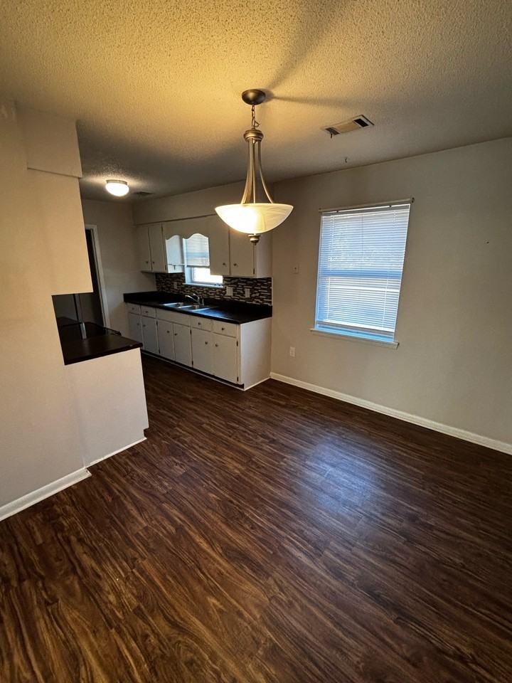 478 Elm St - Photo 4 of 13