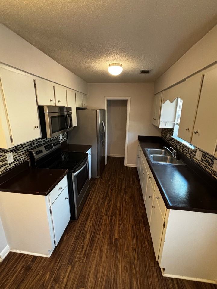 478 Elm St - Photo 5 of 13