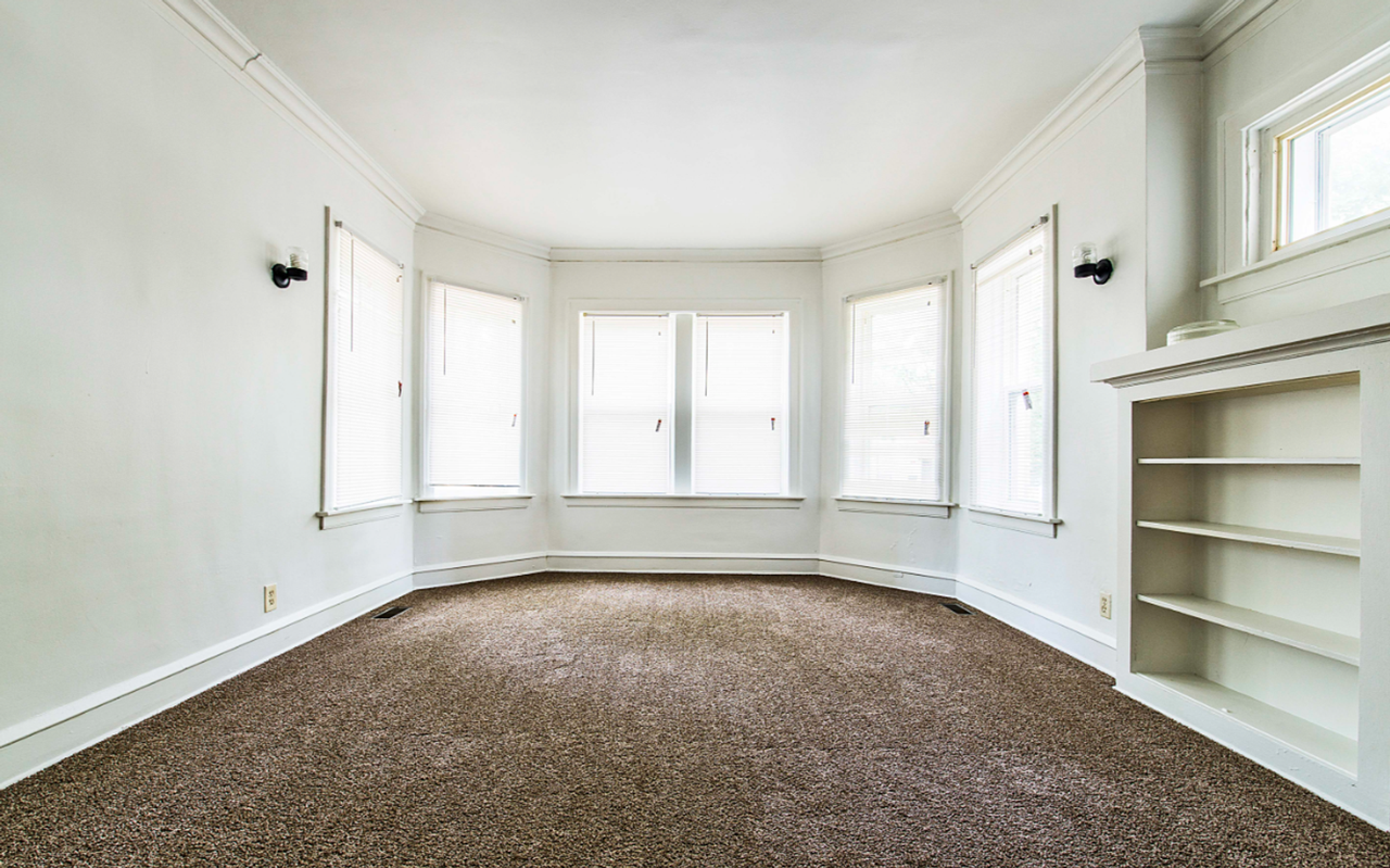 8227 S Marshfield - Photo 2 of 6