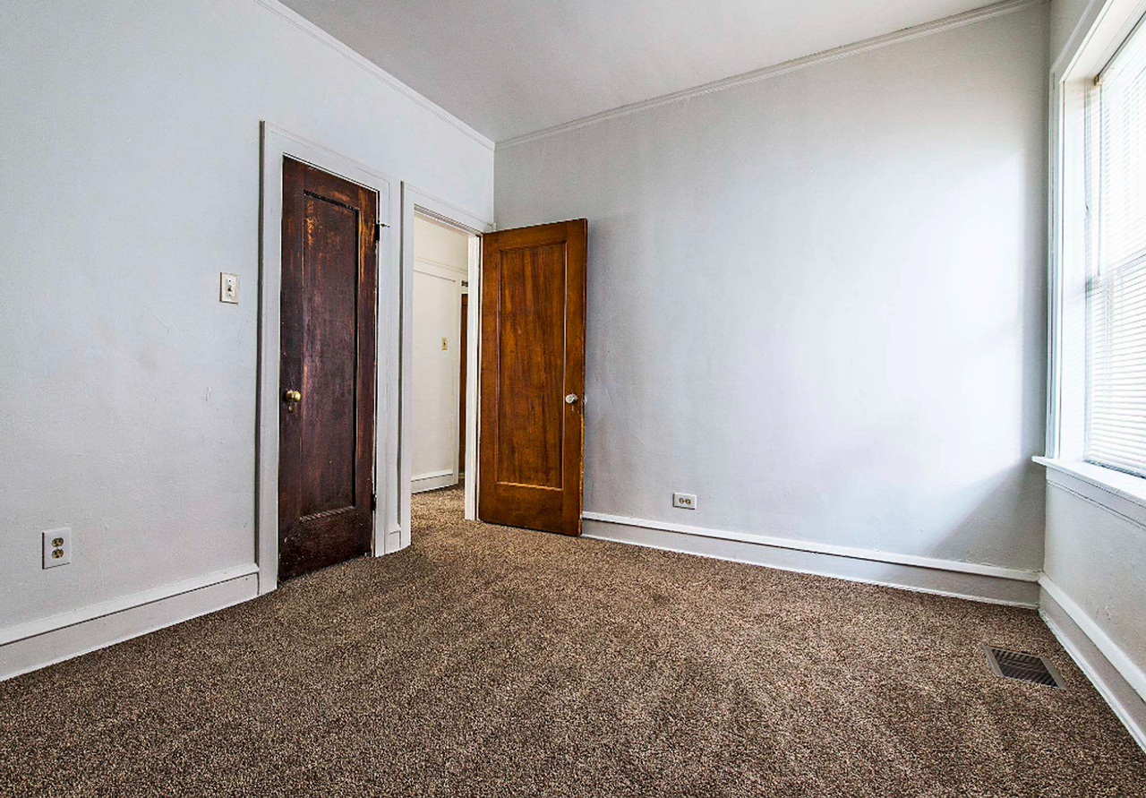 8227 S Marshfield - Photo 4 of 6