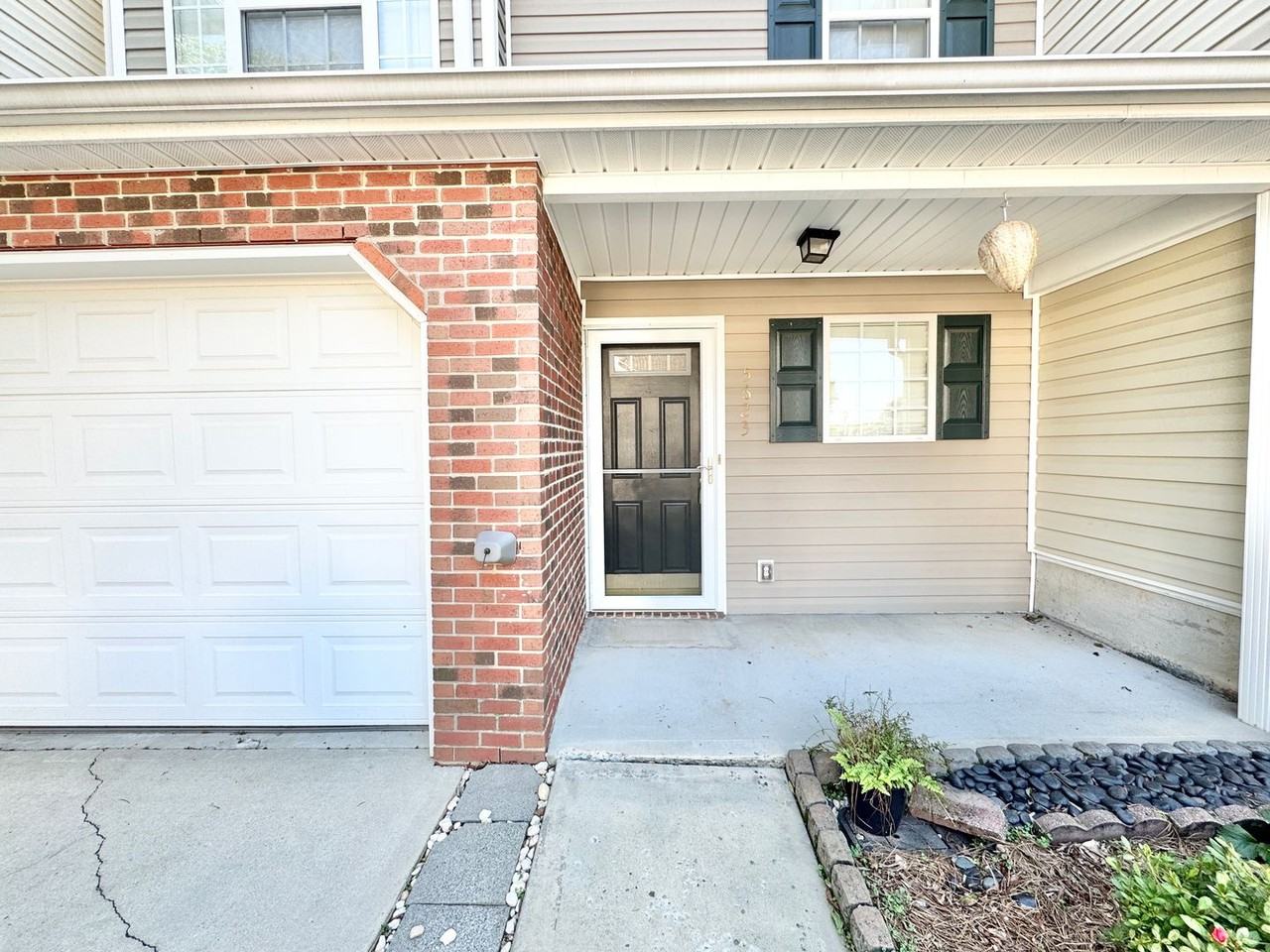 5623 Fellowship Dr - Photo 2 of 18