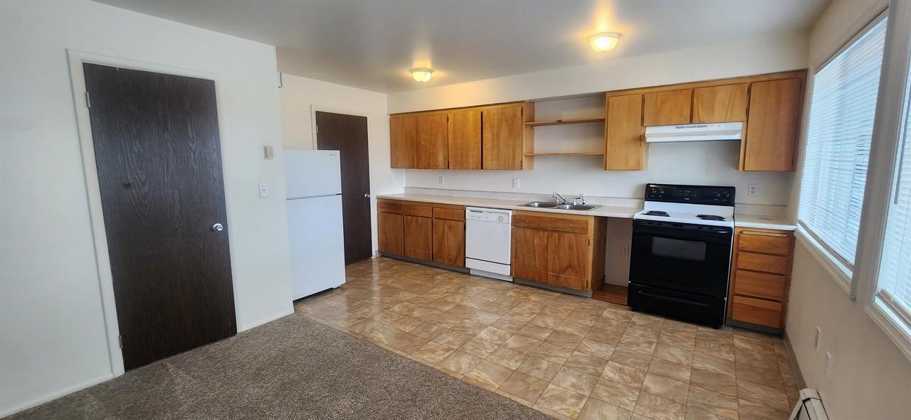 1606 South 19th Avenue - Photo 4 of 15