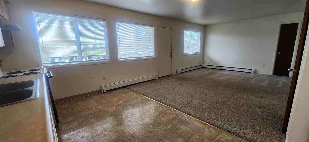 1606 South 19th Avenue - Photo 5 of 15