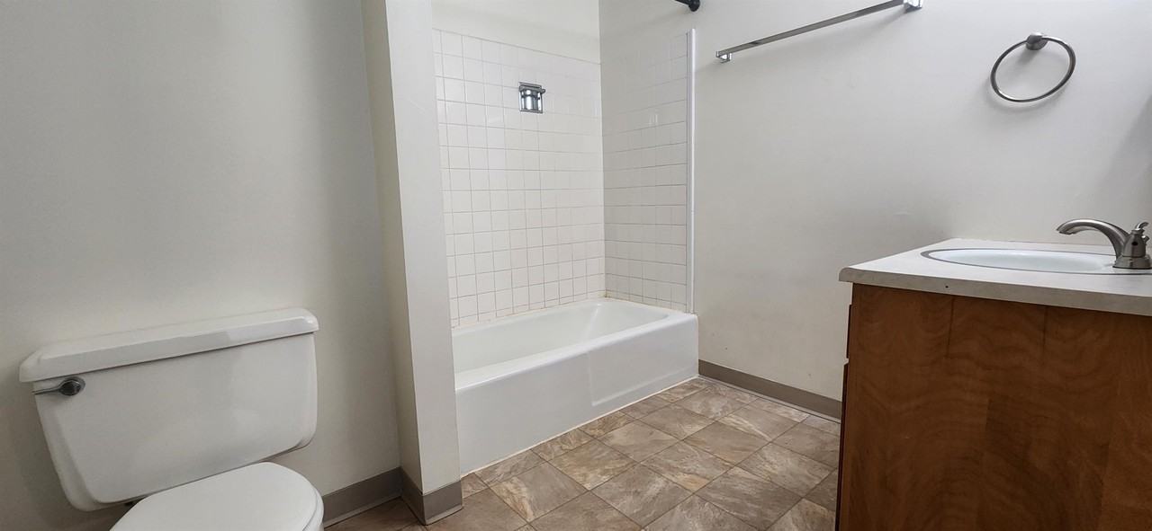 1606 South 19th Avenue - Photo 7 of 15
