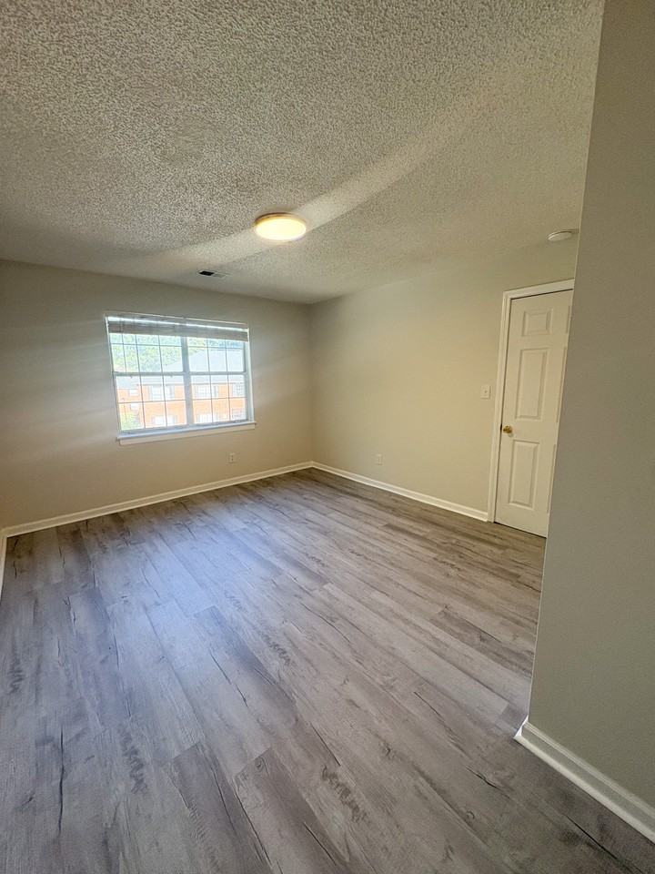 1011 Beatty Road - Photo 7 of 34
