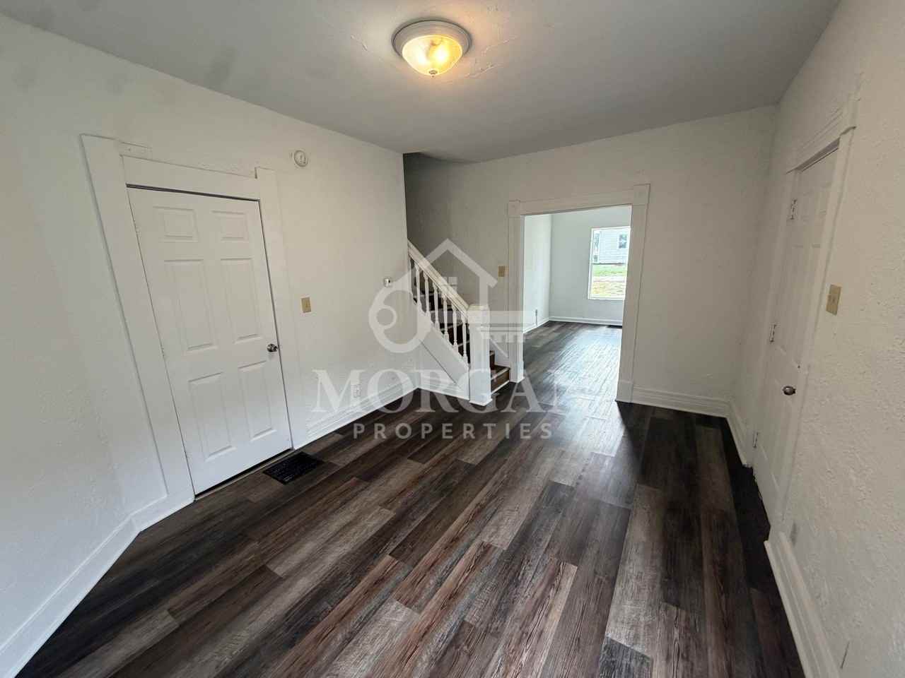 817 West 11th Street - Photo 2 of 9