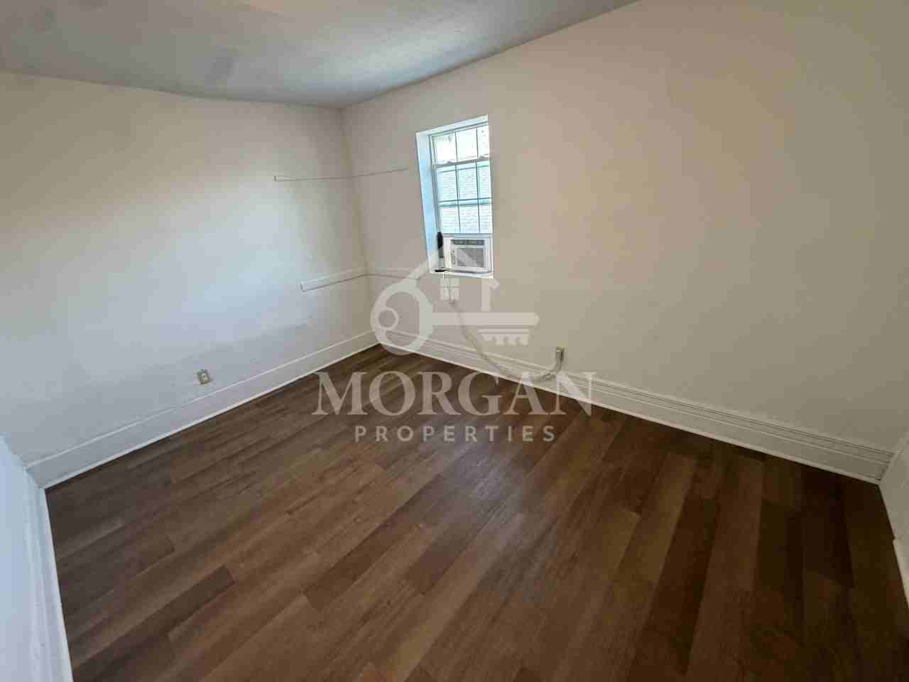 817 West 11th Street - Photo 7 of 9