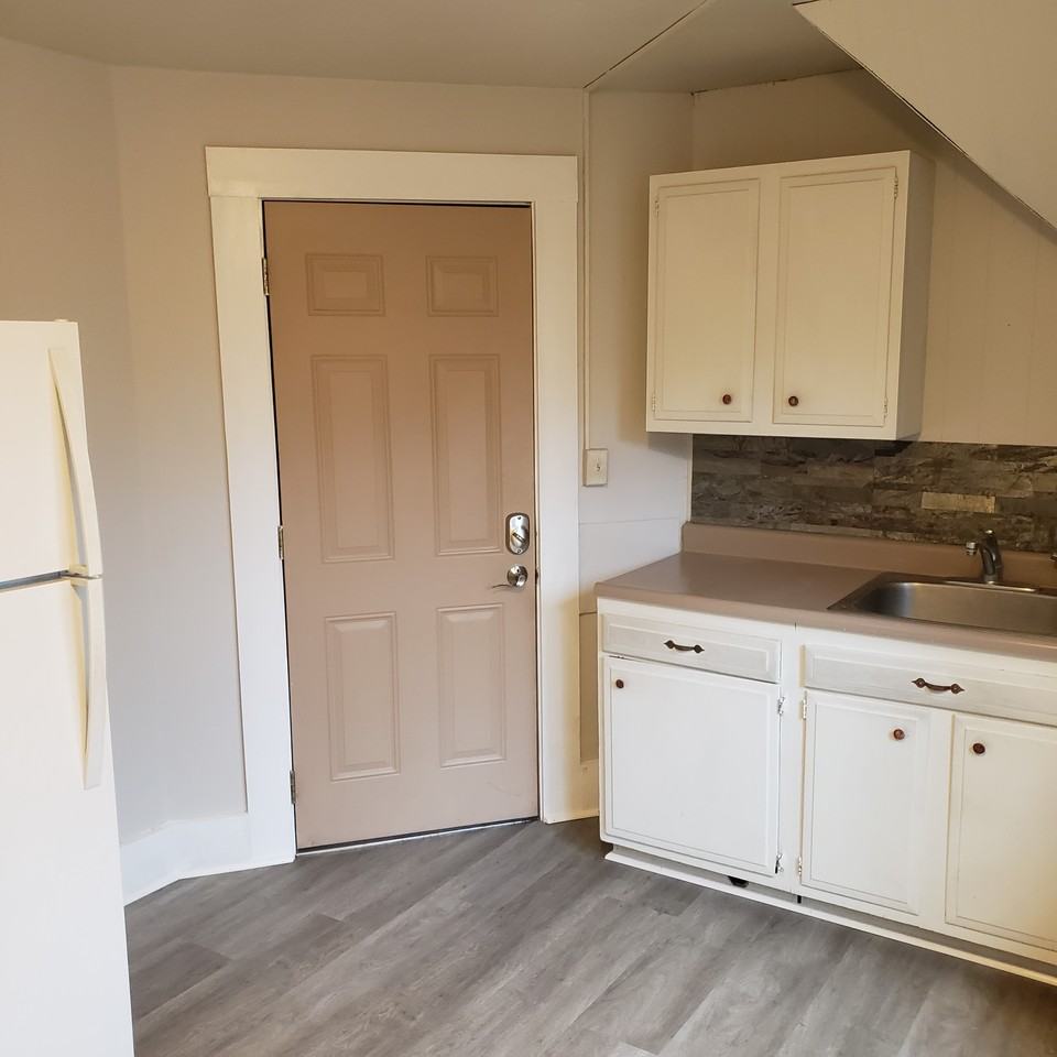 460 Rose Lane Northeast #3 - Photo 4 of 19