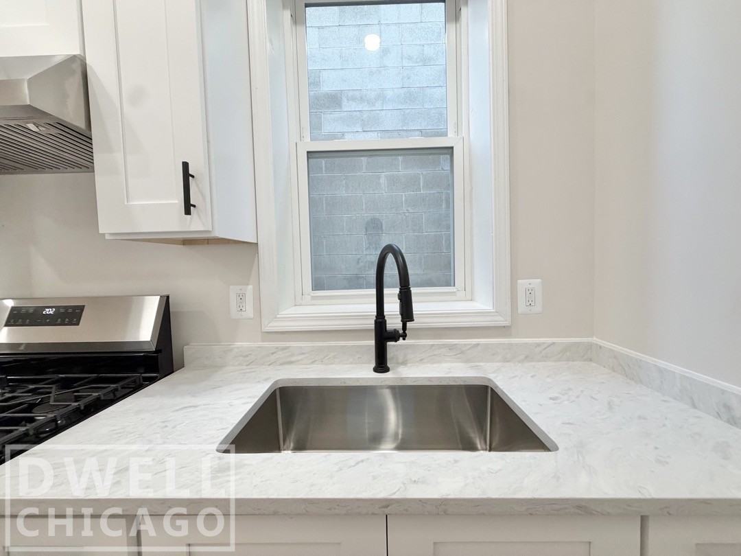 1824 S Canalport Ave #1R - Photo 4 of 37