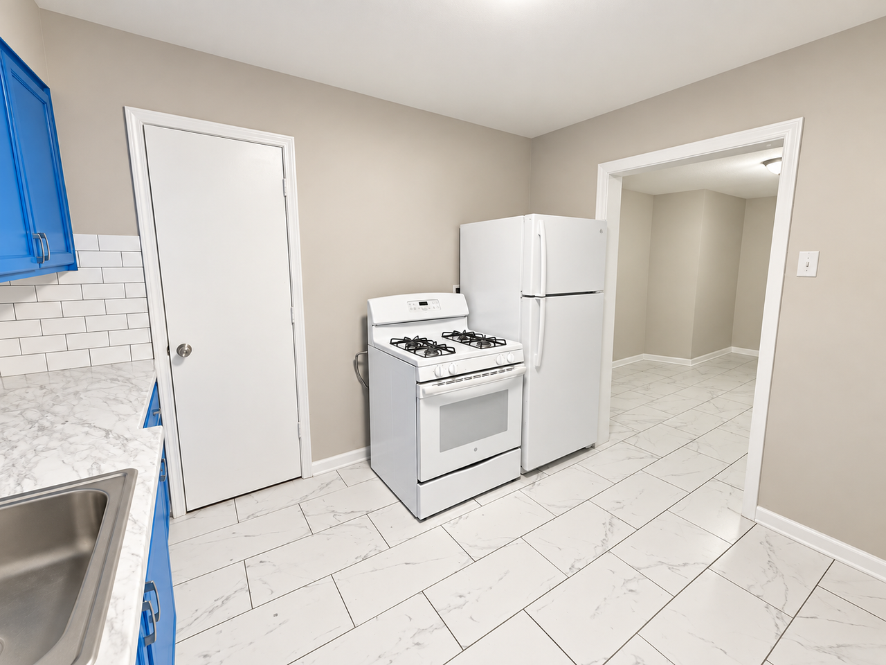 325 Greenlaw Avenue - Photo 3 of 7