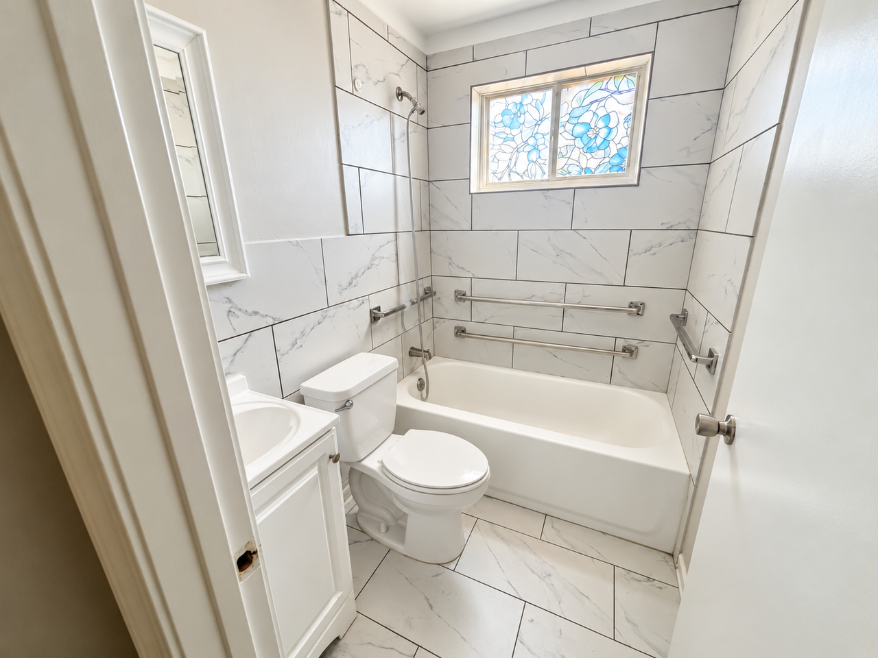 325 Greenlaw Avenue - Photo 5 of 7
