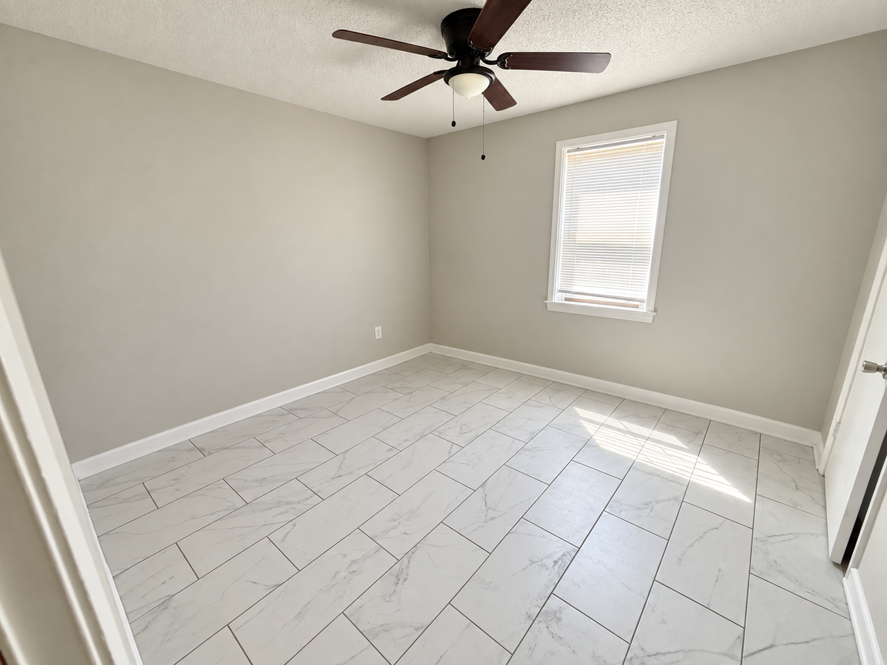 325 Greenlaw Avenue - Photo 6 of 7