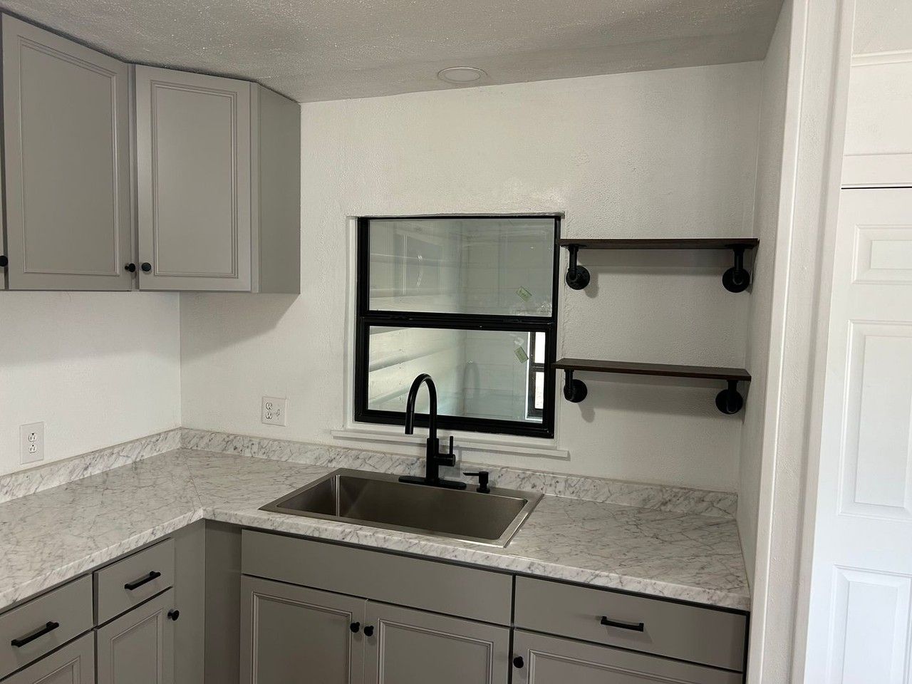 2405 Nw 2nd Ave - Photo 7 of 11