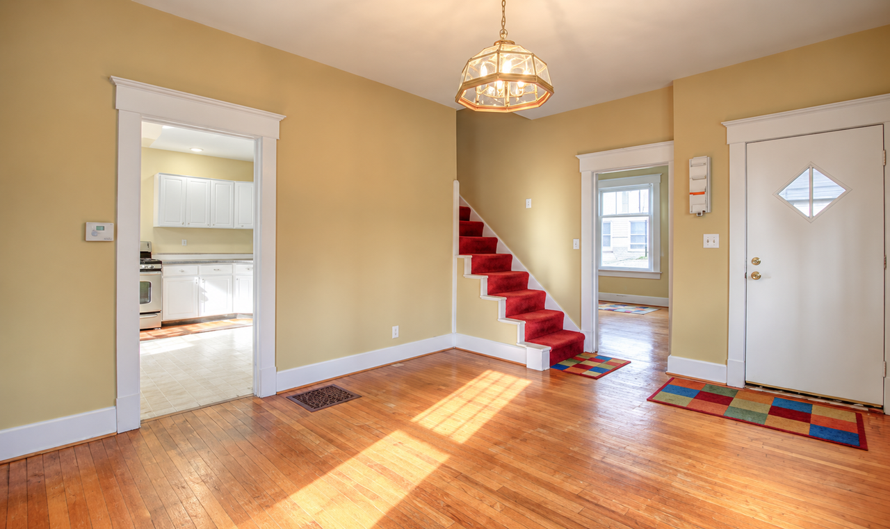 606 W Iowa St - Photo 2 of 11