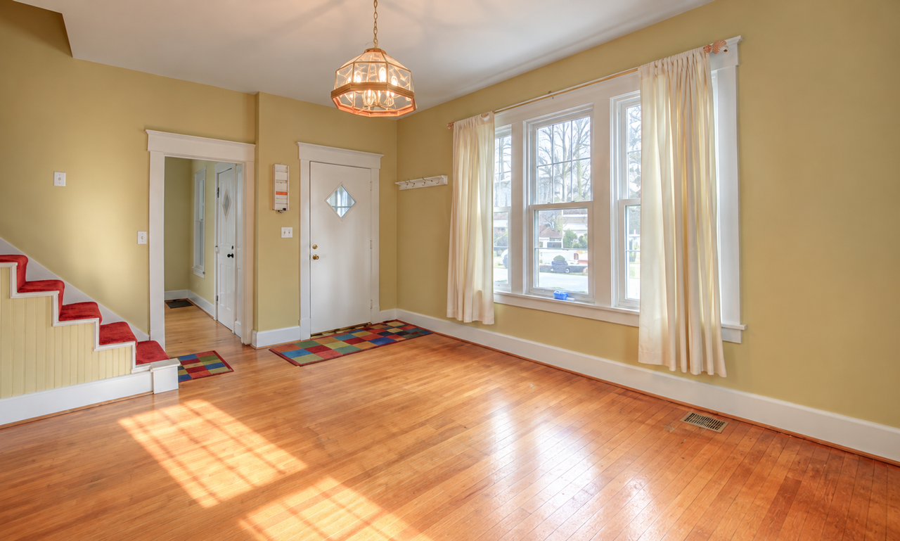 606 W Iowa St - Photo 3 of 11