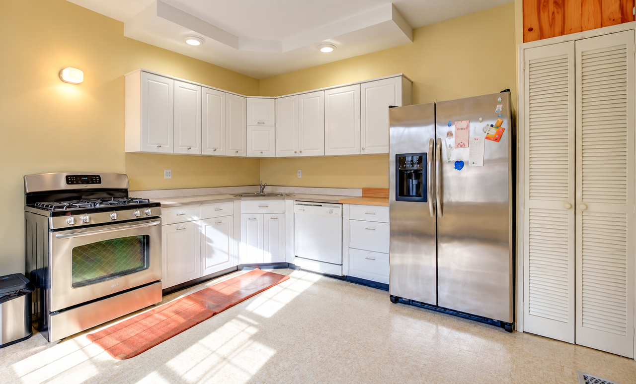 606 W Iowa St - Photo 4 of 11