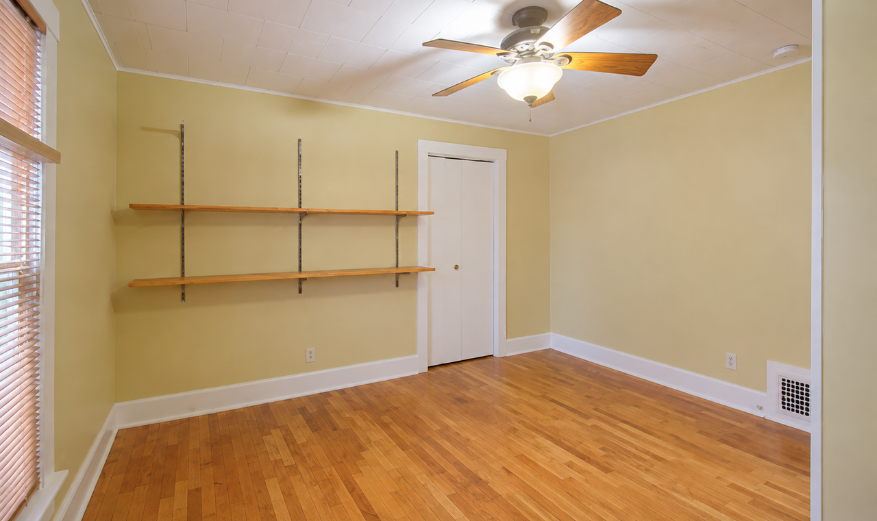 606 W Iowa St - Photo 6 of 11
