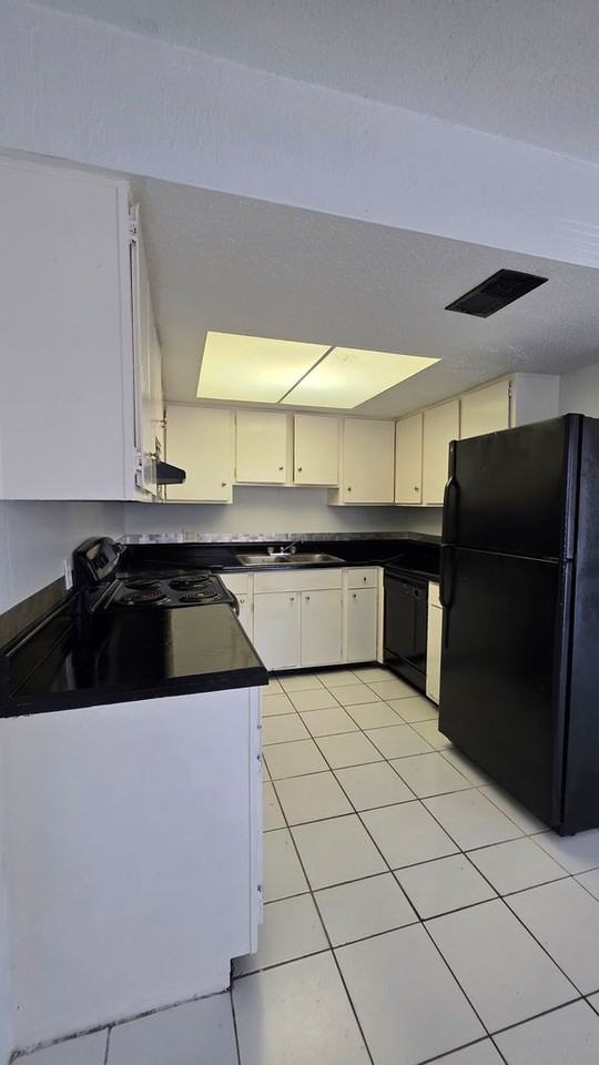 1140 S Ridgewood Ave - Photo 5 of 8