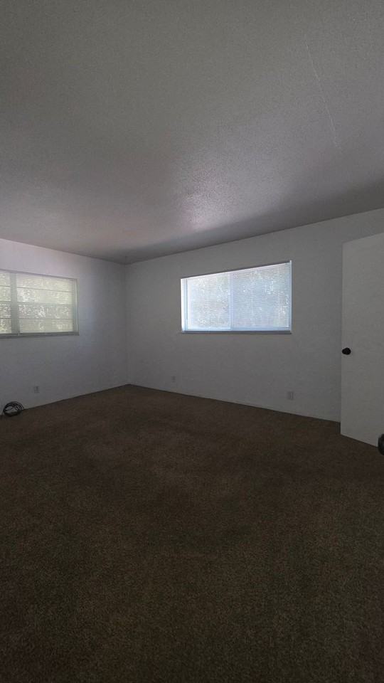 1140 S Ridgewood Ave - Photo 7 of 8