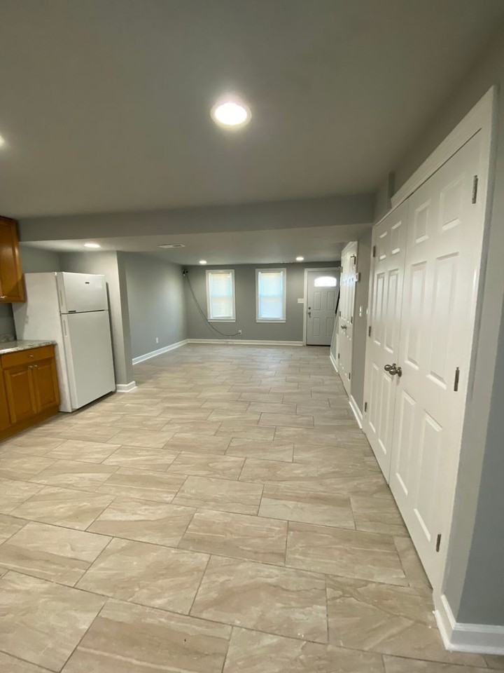 1308 E Monument St - Photo 2 of 6