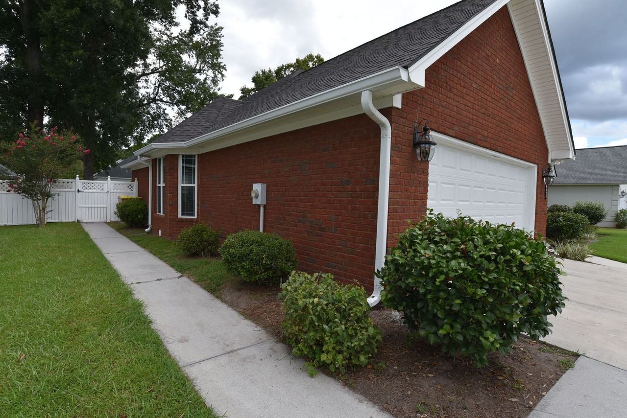 467 Belle Grove Cir - Photo 2 of 26