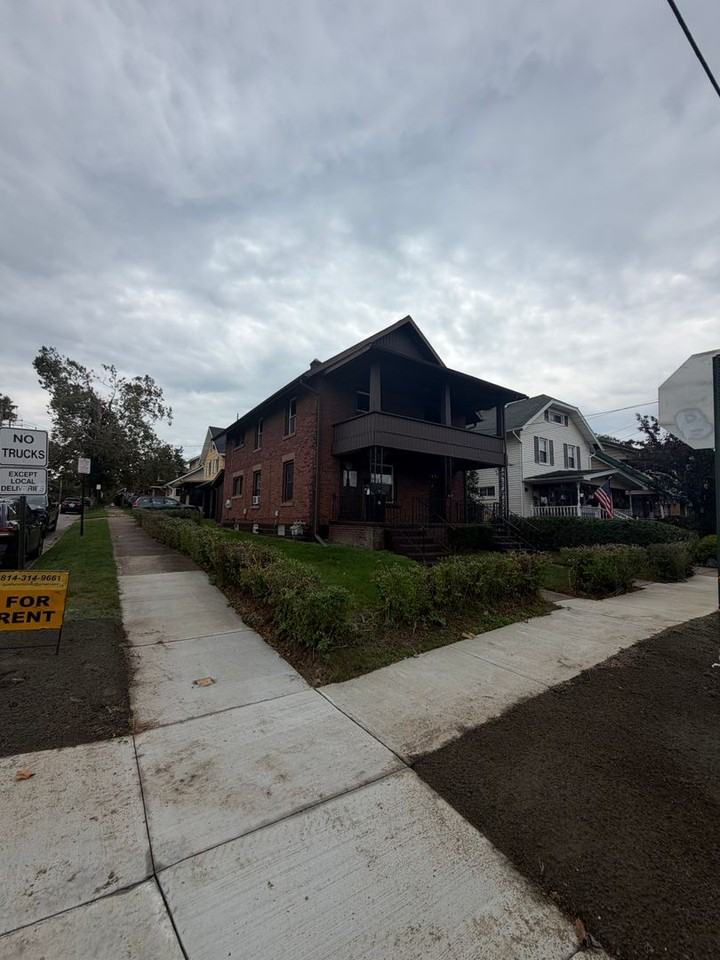 1201 W 20th St #1