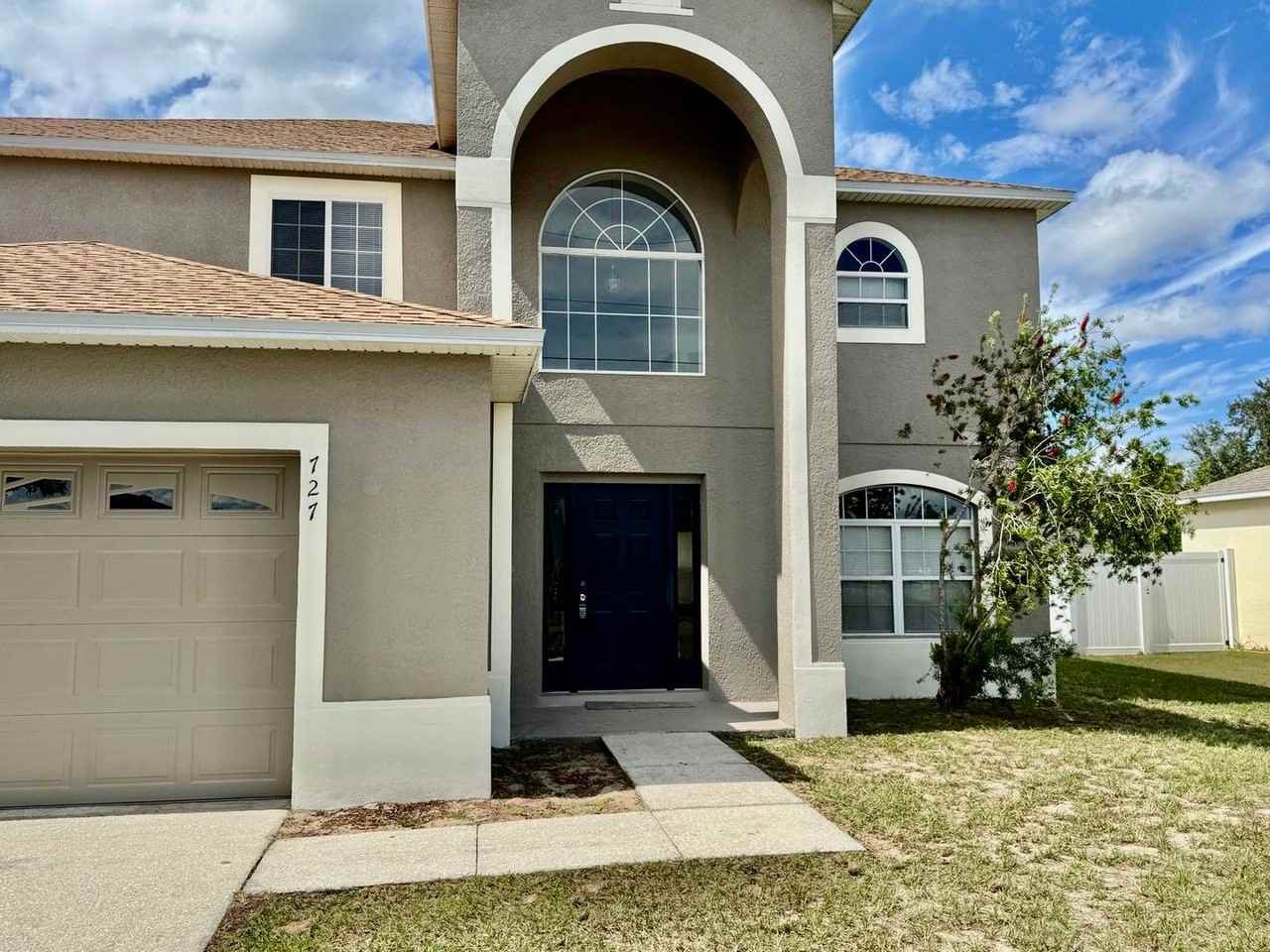 727 James Ct - Photo 2 of 36