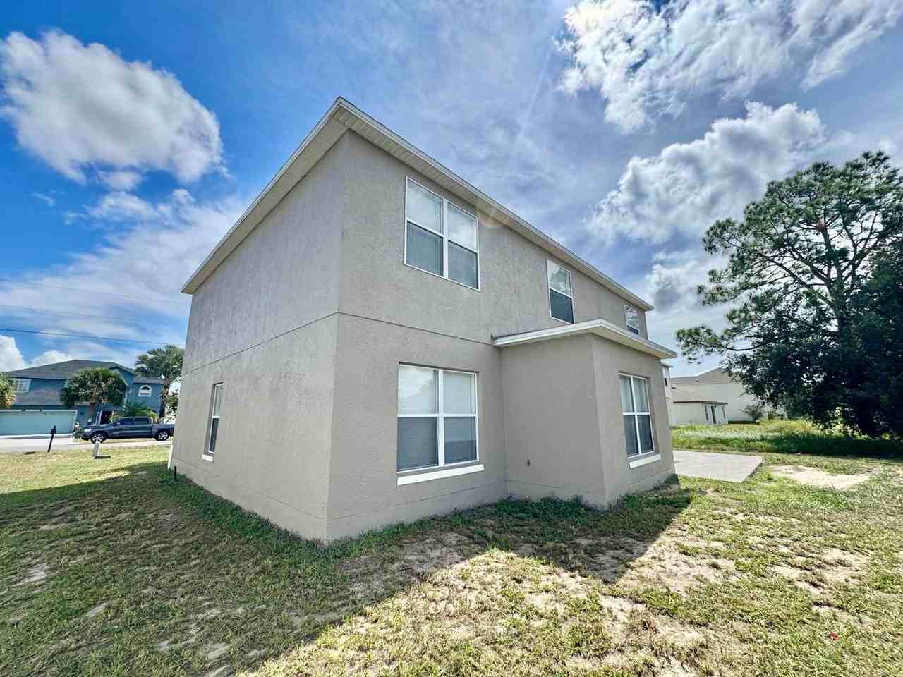 727 James Ct - Photo 3 of 36