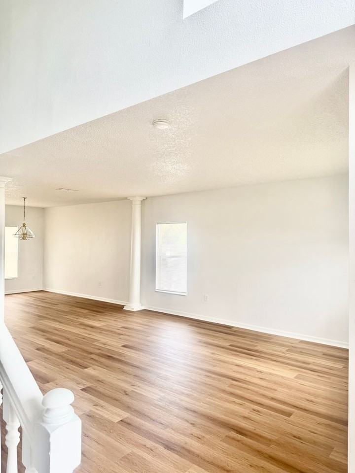 727 James Ct - Photo 5 of 36