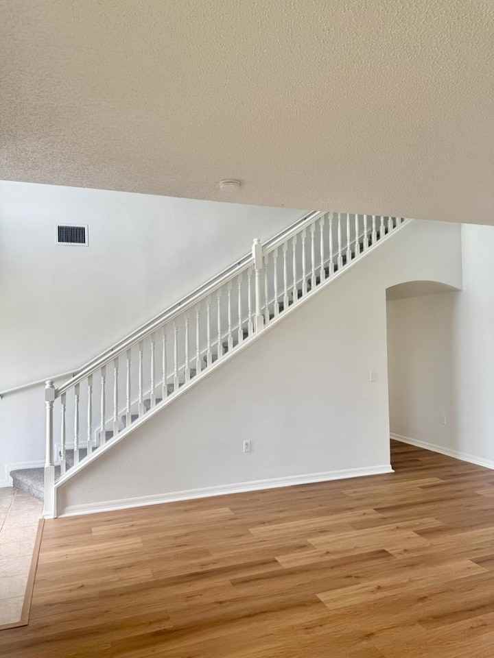 727 James Ct - Photo 6 of 36