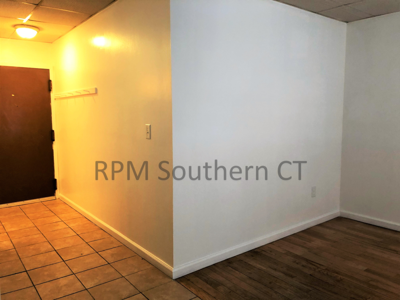 423 Wells St - Photo 7 of 12